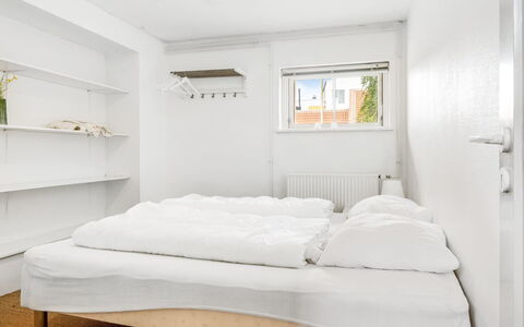 Dorti - 500M from the Sea: Lit, Chambre, Mur, Design Intérieur, Sol, Drap De Lit, Bois, Sol, Literie, Meubles