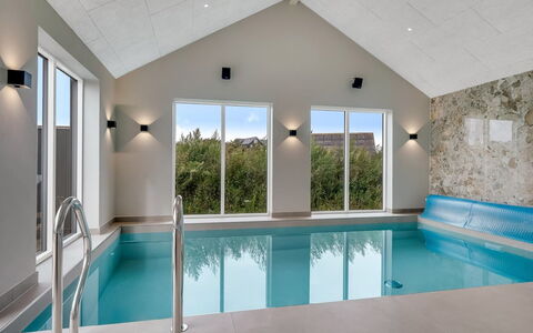 Konrad - from the Sea: Piscine, Sol, Plafond, Design Intérieur, Sol, Éclairage, Recours, Composite, Luminaire, Hôtel