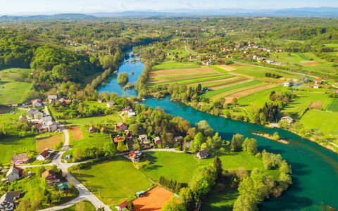 Jela: Plan D'Eau, Vue Du Ciel, Paysage Naturel, Paysage, Voie Navigable, Banque, Cours D'Eau, Photographie Aérienne, Rivière, Canal