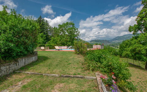 Casa dei Ciliegi: Arbre, Végétation, Colline, Paysage, Arbuste, Zone Rurale, Plaine, Station De Montagne, Jardin, Printemps