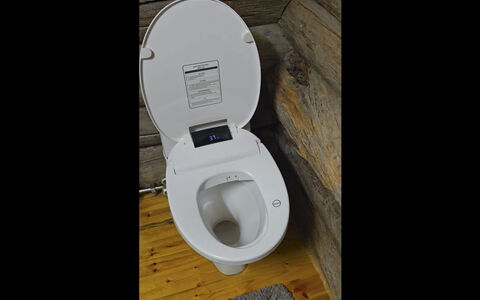 Lumikenttien Kutsu: Siège De Toilette, Toilette, Luminaire Plomberie, Salle De Bains, Plomberie, Bidet, Céramique