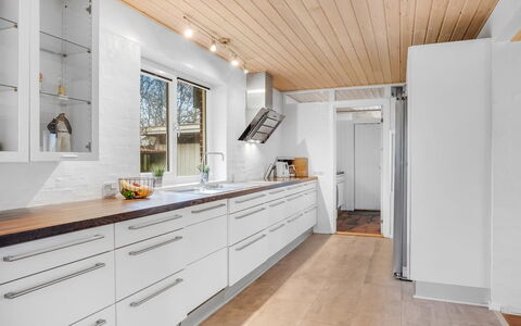 Withulf - 500M to the Fjord: Sol, Design Intérieur, Bois, Comptoir, Parquet, Cuisine, Sol, Plafond, Cabinetry, Principaux Appliance