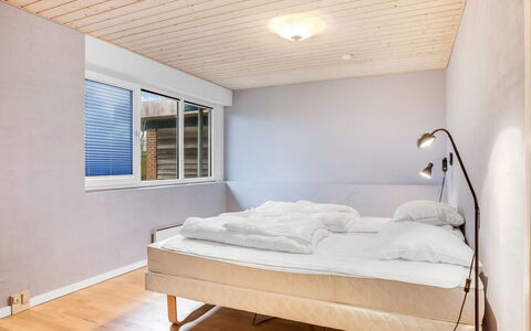 Withulf - 500M to the Fjord: Bâtiment, Maison, Zone Résidentielle, Domicile, Arbuste, Toit, Chalet, Biens, Jardin
