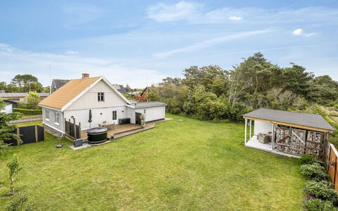 Nanja - 250M from the Sea: Bois, Domicile, Porche, Plate-Forme, Dur, Toit, Tache De Bois, Parquet, Eco Hôtel