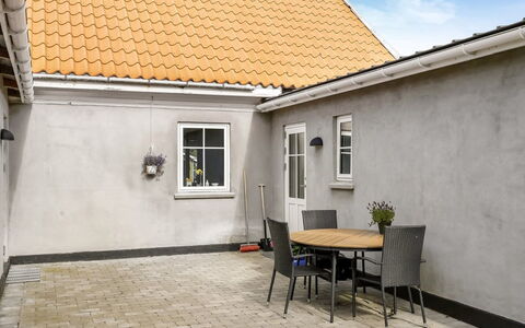 Nanja - 250M from the Sea: Bois, Domicile, Porche, Plate-Forme, Dur, Toit, Tache De Bois, Parquet, Eco Hôtel