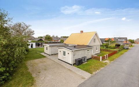 Nanja - 250M from the Sea: Bois, Domicile, Porche, Plate-Forme, Dur, Toit, Tache De Bois, Parquet, Eco Hôtel