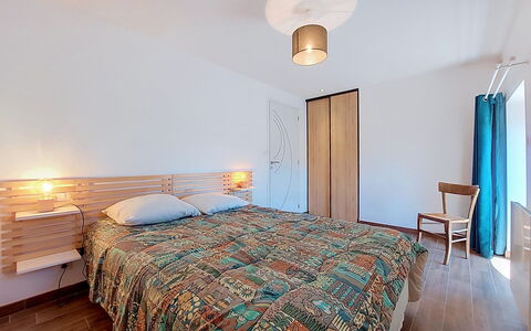 Kerdro: Lit, Meubles, Design Intérieur, Sol, Chambre, Sol, Literie, Mur, Drap De Lit, Bois