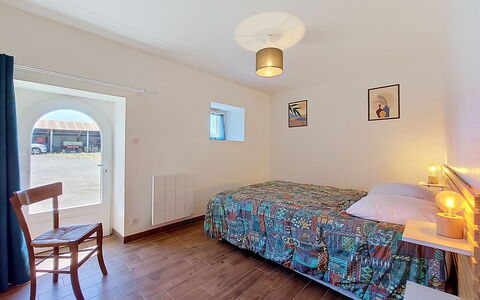 Kerdro: Design Intérieur, Sol, Sol, Mur, Meubles, Plafond, Bois, Chambre, Pièce, Lit