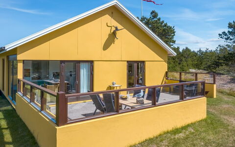 Ola - 900M from the Sea: Chalet, Porche, Ombre, Biens, Siding, Clôture