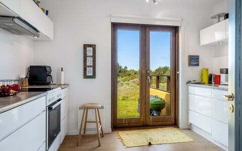 Ola - 900M from the Sea: Meubles, Bois, Sol, Design Intérieur, Sol, Appareil De Cuisine, Domicile, Cuisine, Comptoir, Pièce