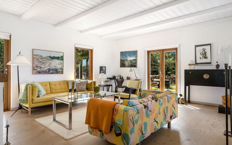 Ola - 900M from the Sea: Meubles, Design Intérieur, Sol, Mur, Sol, Canapé, Bois, Plafond, Salon, Pièce