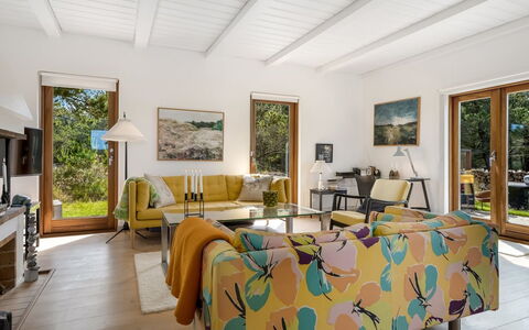 Ola - 900M from the Sea: Meubles, Design Intérieur, Mur, Sol, Bois, Canapé, Chaise, Sol, Salon, Domicile