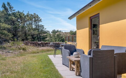 Ola - 900M from the Sea: Chalet, Chaise, Ombre, Aménagement Paysager, Cour, Arrière-Cour, Mobilier De Jardin, Porche, Ferme, Batiments Jardin