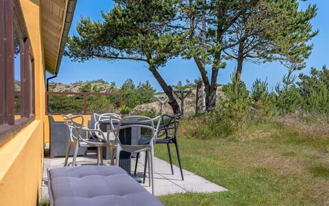 Ola - 900M from the Sea: Ombre, Mobilier De Jardin, Chaise, Aménagement Paysager, Eco Hôtel, Tache De Bois, Dur, Cour, Arrière-Cour, Balcon