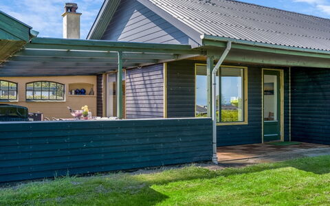 Lillan - from the Sea: Domicile, Siding, Toit, Porte, Chalet, Ombre, Porche, Cour, Arrière-Cour, Pelouse