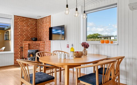 Lillan - from the Sea: Design Intérieur, Meubles, Bois, Sol, Plafond, Salle À Manger, Sol, Table, Table Cuisine Et Salle A Manger, Chaise
