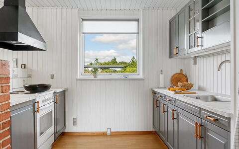 Lillan - from the Sea: Cuisine, Bois, Appareil De Cuisine, Design Intérieur, Sol, Comptoir, Principaux Appliance, Plafond, Électroménager, Evier