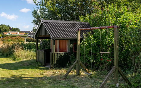Lillan - from the Sea: Bois, Toit, Lot Terre, Cabanon, Batiments Jardin, Ombre, Arrière-Cour, Jardin, Structure En Plein Air, Cour