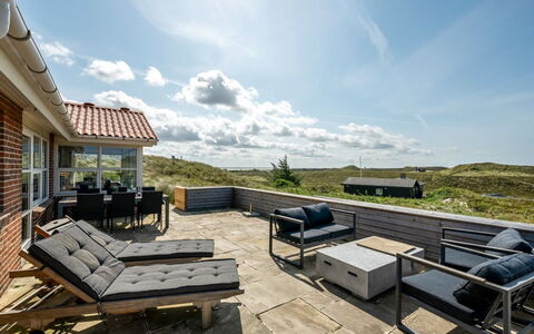 Ema - 500M from the Sea: Mobilier De Jardin, Meubles, Tableau De Plein Air, Chaise, Patio, Ombre, Dur, Plate-Forme, Daylighting, Balcon