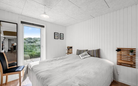 Ema - 500M from the Sea: Bois, Chambre, Plafond, Literie, Drap De Lit, Lit, Dur, Conception, Planche, Cadre De Lit