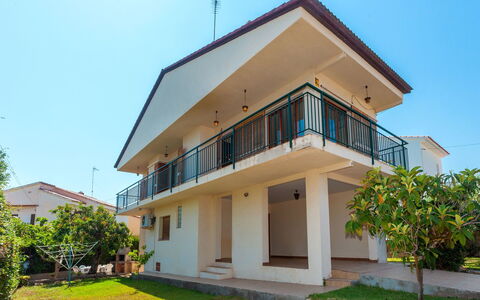 Tres Olivos: Plante, Ciel, Propriété, Bâtiment, Fenêtre, Lot Terre, Arbre, Maison, Zone Résidentielle, Chalet