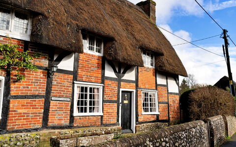 Chilton Cottage: Maison, Chalet, Toit, Brickwork, Zone Rurale, Domicile, Porte, Brique, Pente, À Déchaumer