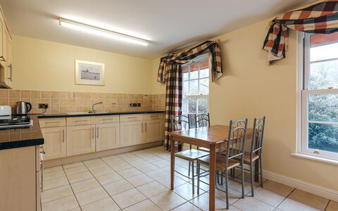 Poppy Country Cottage: Plate-Forme, Ombre, Dur, Mobilier De Jardin, Balcon, Planche, Eco Hôtel, Piscine, Parquet, Recours