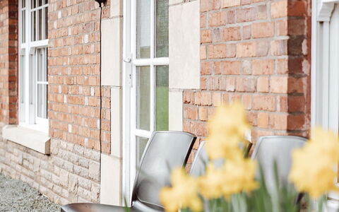 Poppy Country Cottage: Plate-Forme, Ombre, Dur, Mobilier De Jardin, Balcon, Planche, Eco Hôtel, Piscine, Parquet, Recours