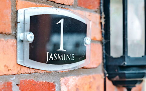 Jasmine Country Cottage: Plate-Forme, Ombre, Dur, Mobilier De Jardin, Balcon, Planche, Eco Hôtel, Piscine, Parquet, Recours