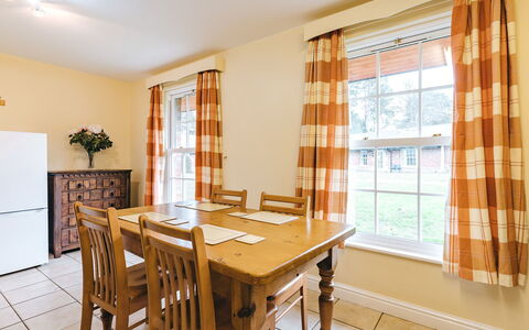 Thyme Country Cottage: Appartement, Chaîne De Montagnes, Vallée, Alpes, Hôtel, Village De Montagne