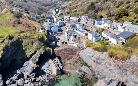 The Old Store: Côte, Maison, Paysage, Cotiers Et Relief Océaniques, Terrain, Montagnes, Mer, Village, Rive, Promontoire