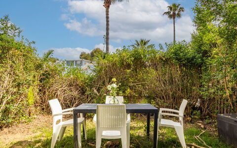 Salou 215: Meubles, Chaise, Mobilier De Jardin, Ombre, Tableau De Plein Air, Eco Hôtel, Jardin, Aménagement Paysager, Cour, Table Cuisine Et Salle A Manger