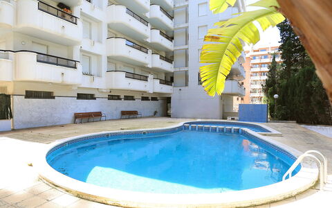 Cancun: L'Eau, Bâtiment, Propriété, Piscine, Bleu Azur, Ombre, Mobilier De Jardin, Loisir, Rectangle, Composite