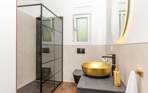 L&L: Sol, Design Intérieur, Sol, Luminaire Plomberie, Salle De Bains, Éclairage, Plomberie, Miroir, Tuile, Robinet