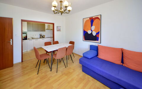 Domenica: Sol, Design Intérieur, Sol, Bois, Meubles, Pièce, Plafond, Appartement, Salon, Canapé