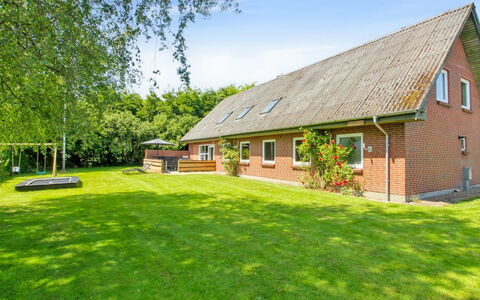 Drine - 19Km from the Sea: Bois, Sol, Design Intérieur, Sol, Meubles, Parquet, Pièce, Plafond, Tache De Bois, Dur