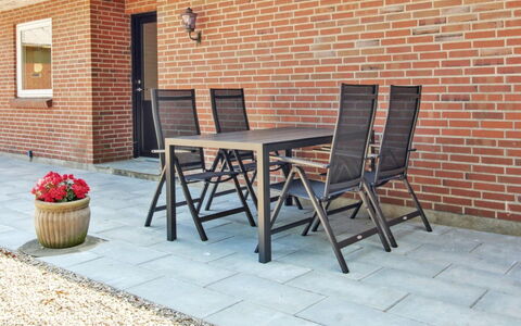 Drine - 19Km from the Sea: Bois, Sol, Design Intérieur, Sol, Meubles, Parquet, Pièce, Plafond, Tache De Bois, Dur