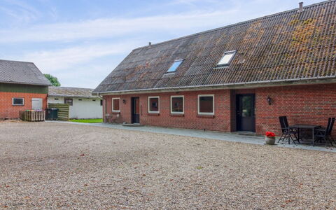 Drine - 19Km from the Sea: Bois, Sol, Design Intérieur, Sol, Meubles, Parquet, Pièce, Plafond, Tache De Bois, Dur