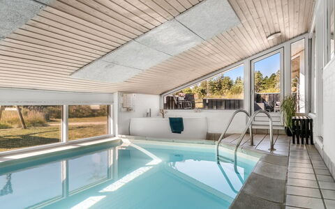 Greta - 2.5Km from the Sea: Piscine, Composite, Recours, Plafond, Conception, Chaise, Hôtel, Daylighting, Grenier, Eco Hôtel