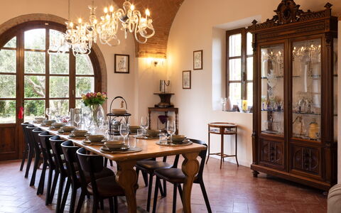 Villa Leone Reale: Meubles, Design Intérieur, Salle À Manger, Table, Chaise, Bois, Table Cuisine Et Salle A Manger, Sol, Luminaire, Éclairage