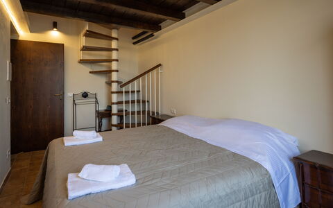 Villa Leone Reale: Lit, Chambre, Meubles, Sol, Design Intérieur, Mur, Sol, Bois, Plafond, Drap De Lit