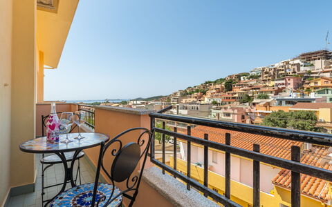 Mare Fuori: Jour, Bâtiment, Fenêtre, Façade, Appartement, Design Urbain, Condominium, Usage Mixte