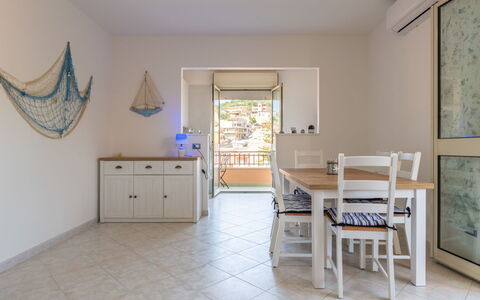 Mare Fuori: Jour, Bâtiment, Fenêtre, Façade, Appartement, Design Urbain, Condominium, Usage Mixte
