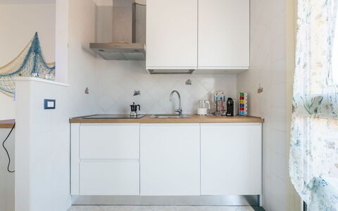 Mare Fuori: Jour, Bâtiment, Fenêtre, Façade, Appartement, Design Urbain, Condominium, Usage Mixte