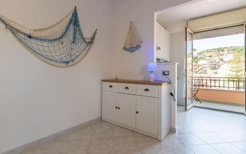 Mare Fuori: Jour, Bâtiment, Fenêtre, Façade, Appartement, Design Urbain, Condominium, Usage Mixte