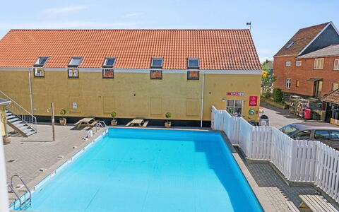 Elemine - 500M from the Sea: Toit, Maison, Domicile, Chalet, Porte, Siding, Biens, Pelouse, Cour, Porche