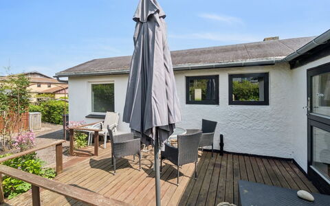 Keld - 350M from the Sea: Bois, Domicile, Porte, Porche, Plate-Forme, Meubles, Chalet, Dur, Chaise, Ombre