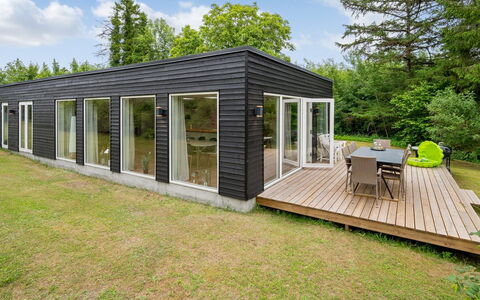 Albina - 650M from the Sea: Bois, Arbuste, Domicile, Lot Terre, Siding, Chalet, Couverture De Sol, Batiments Jardin, Jardin, Dur