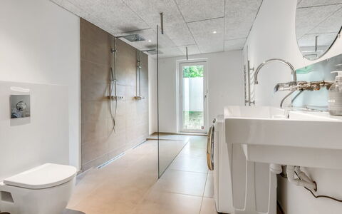 Albina - 650M from the Sea: Sol, Sol, Plafond, Luminaire Plomberie, Design Intérieur, Salle De Bains, Luminaire, Plomberie, Tuile
