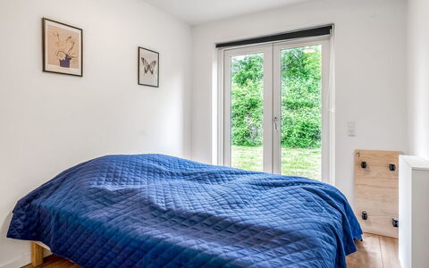 Albina - 650M from the Sea: Chambre, Bois, Lit, Linge, Design Intérieur, Meubles, Drap De Lit, Literie, Sol, Domicile